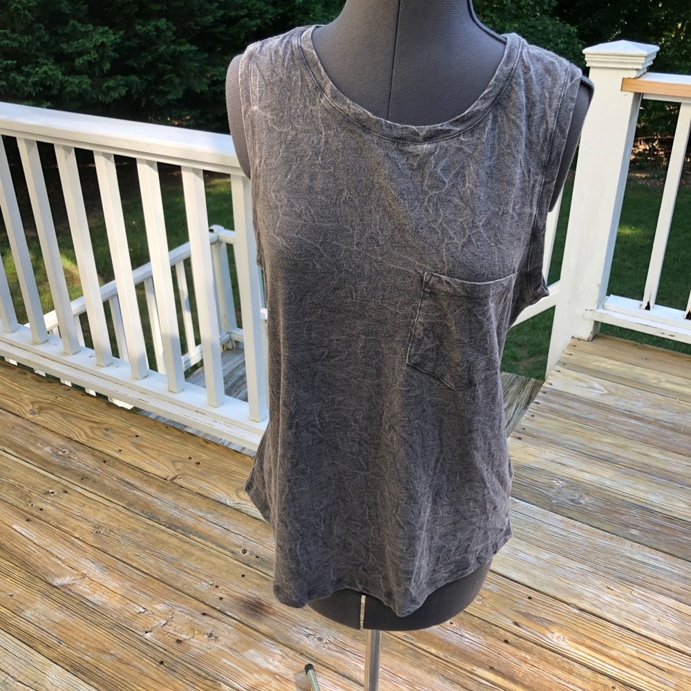 Gray muscle tee